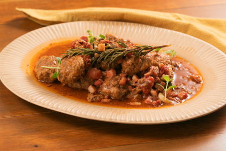 Boulettes mijotées à la tomate