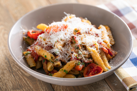 Amatriciana revisitée à la selle de porc et aux tomates confites