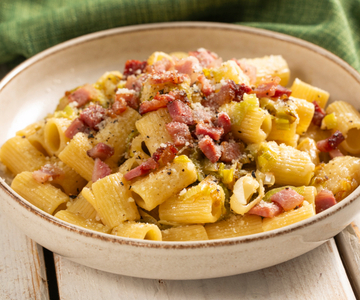 Pâtes aux poireaux, pecorino et pancetta