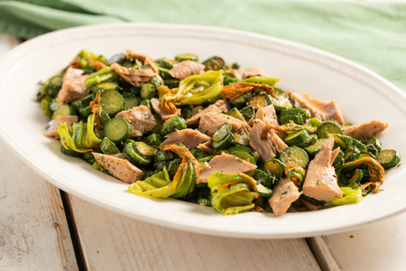 Courgettes et thon à la poêle