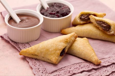 Triangles de ricotta à la confiture de cerises