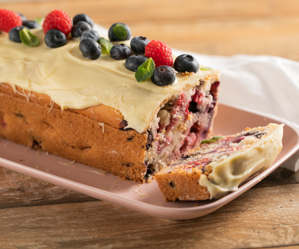 Cake vegan aux myrtilles et framboises