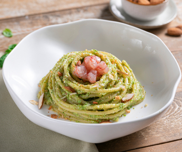Pâtes aux friggitelli et gambas crues