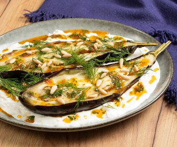 Aubergines rôties, burrata et huile pimentée