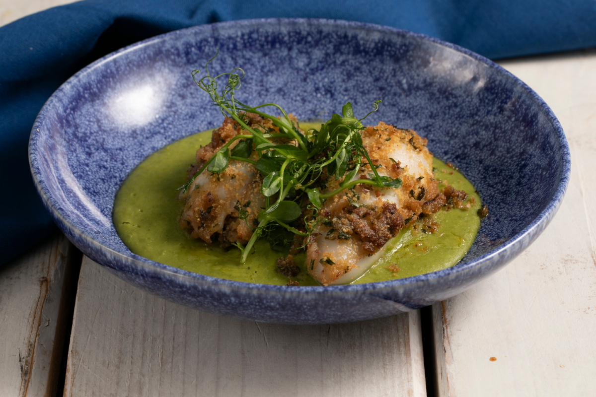 Calmars farcis à la sicilienne sur une crème de petits pois