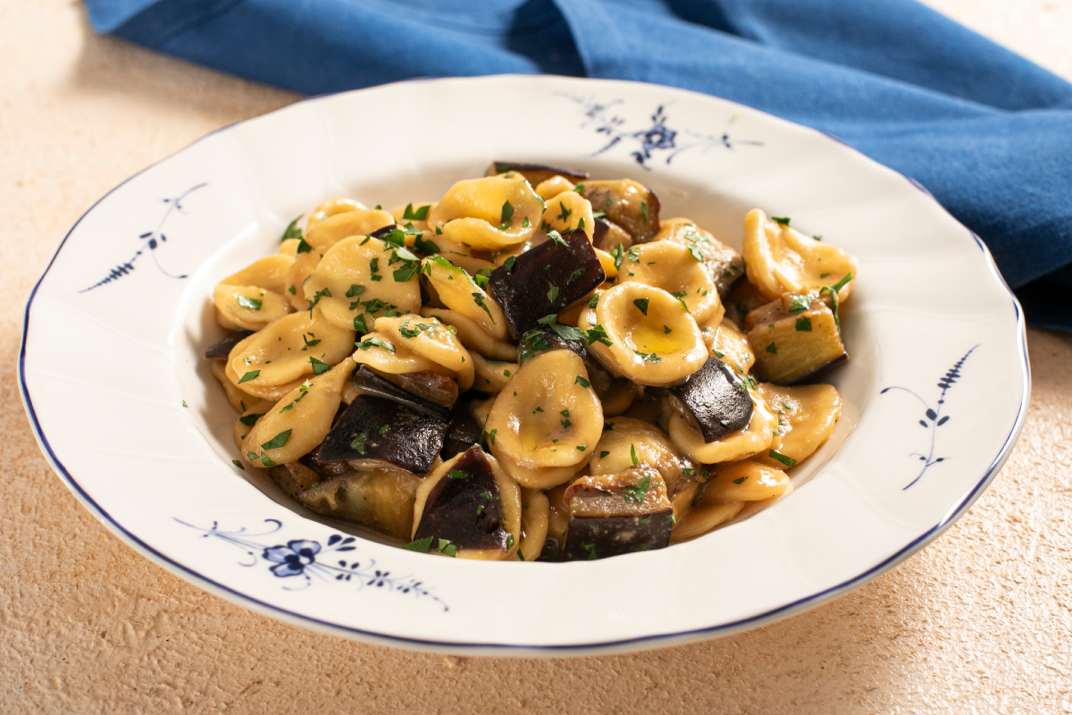 Orecchiette crémeuses au miso et aux aubergines