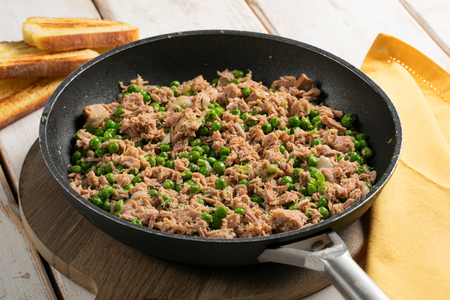 Poêlée de petits pois au thon