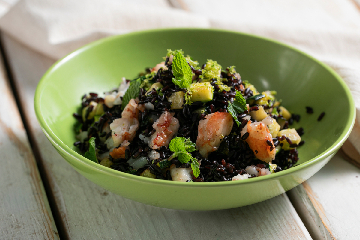 Riz Venere aux crevettes, courgettes et menthe