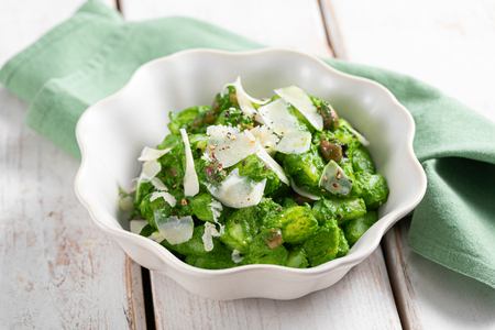 Salade de pommes de terre à la crème de roquette