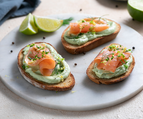 Tartine au saumon et à l'avocat
