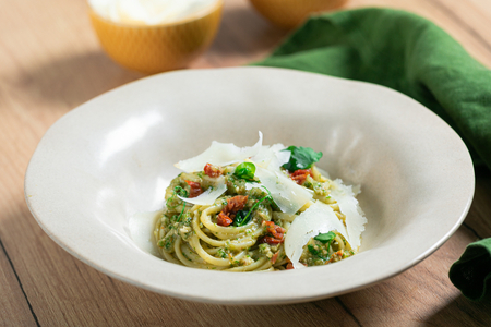 Linguine au pesto de laitue