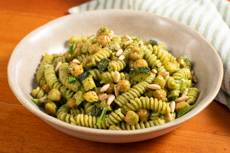 Pâtes aux pois chiches et courgettes