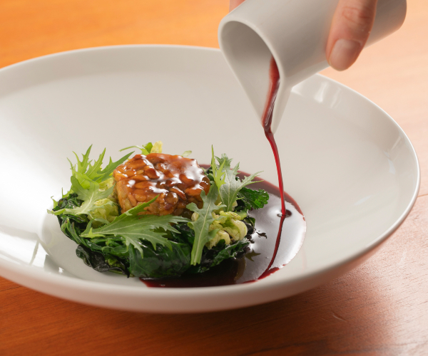 Tempeh laqué aux légumes et sauce bordelaise