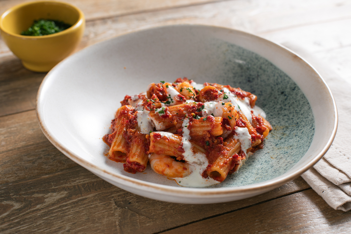 Pâtes à la nduja, gambas et stracciatella