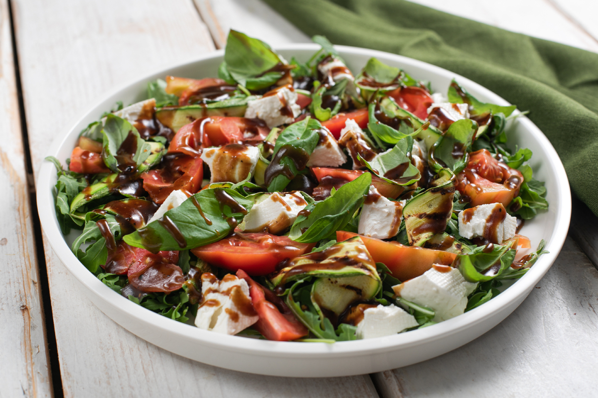 Salade de courgettes grillées, tomates, roquette et primosale