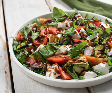 Salade de courgettes grillées, tomates, roquette et primosale
