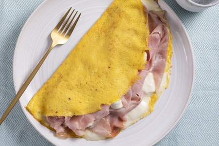Omelette avec stracchino et jambon cuit