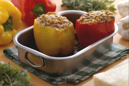 Poivrons farcis à la ricotta, aubergines et pignons