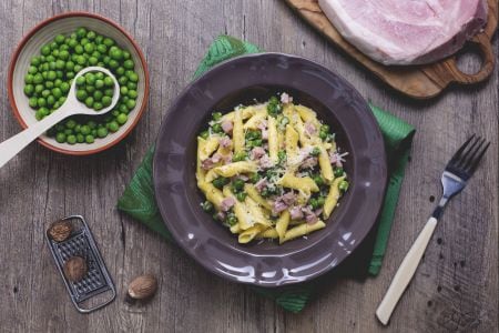 Garganelli à la crème, jambon et petits pois
