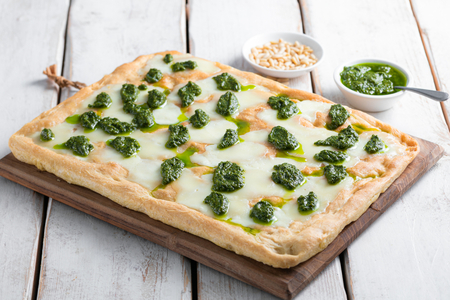 Focaccia au pesto et au stracchino