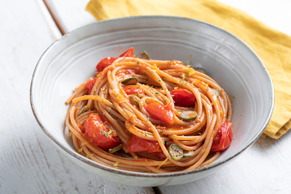 Spaghettis aux tomates cerises et câpres