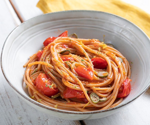Spaghettis aux tomates cerises et câpres