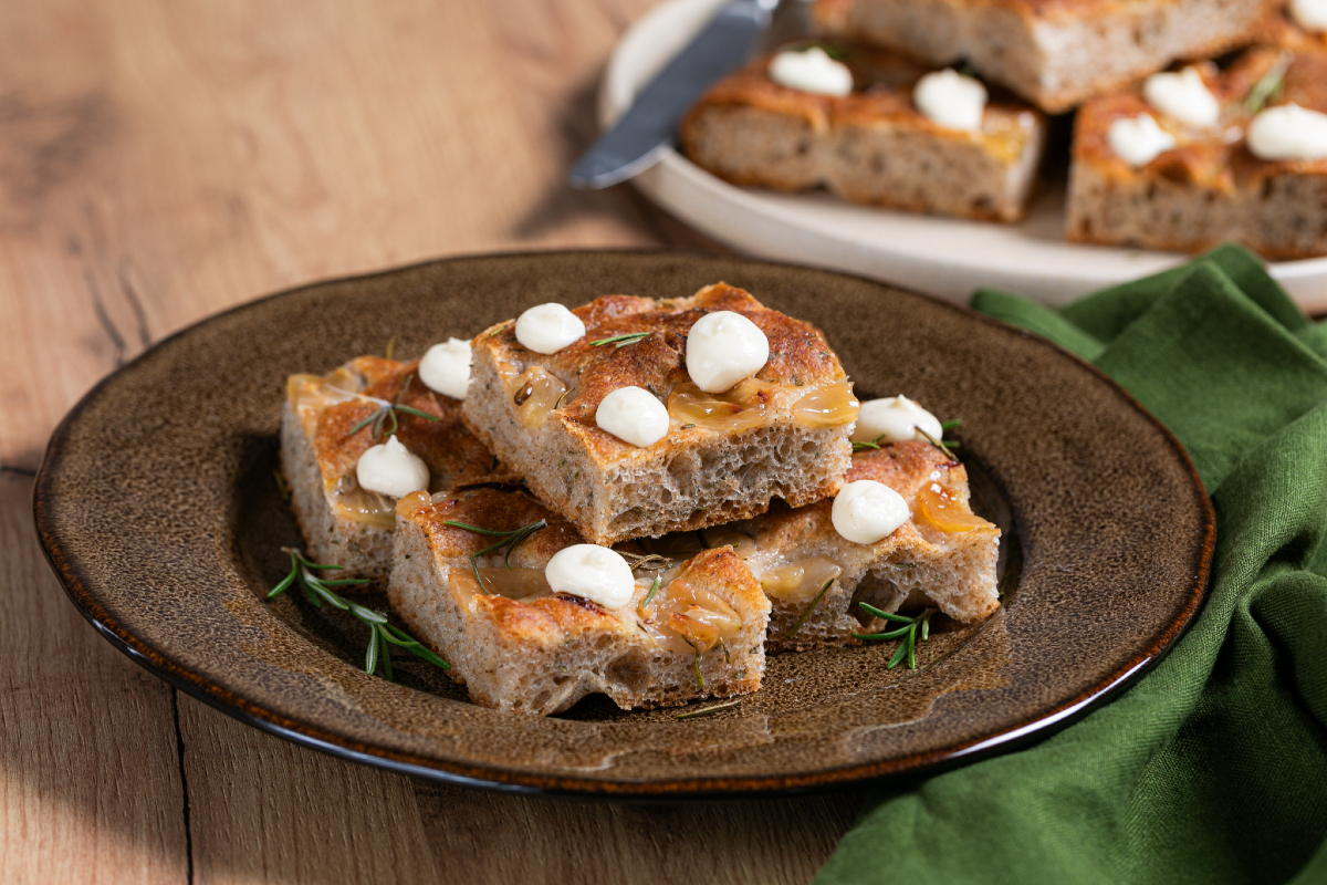 Focaccia aux raisins et crème au Parmesan