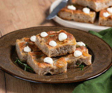 Focaccia aux raisins et crème au Parmesan