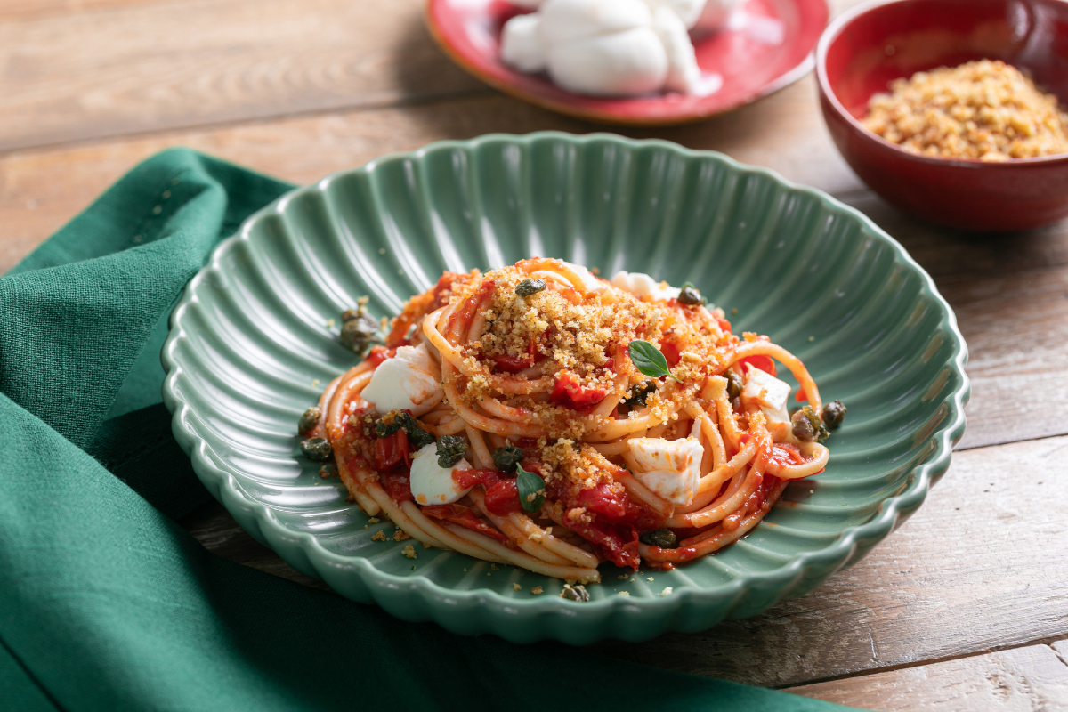 Spaghetti à la tomate et petits nœuds de mozzarella