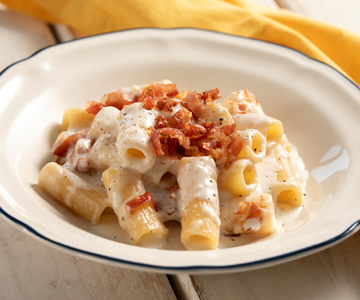 Pâtes à la crème de parmesan et au speck