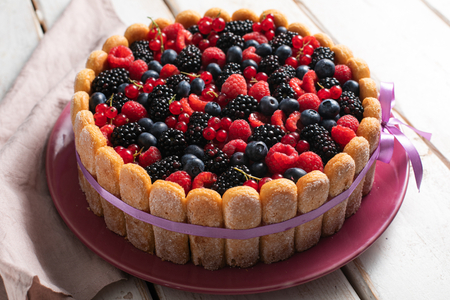 Charlotte aux fruits rouges