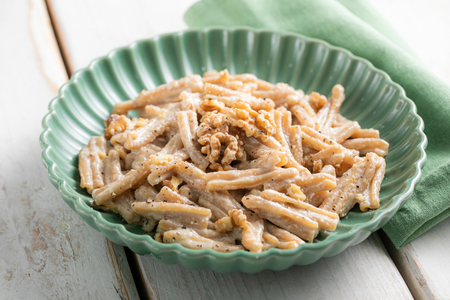 Pâtes au pesto de noix et miel