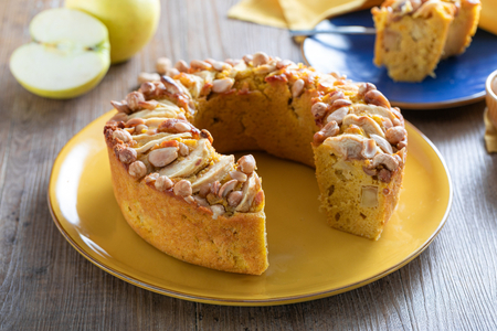 Gâteau aux pommes, potiron et fruits secs