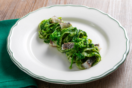 Pâtes aux cime di rapa et à l'ombrine