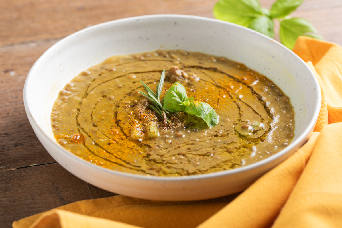 Soupe de lentilles au curcuma et au gingembre