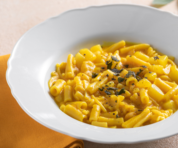 Pâtes à la crème de pommes de terre, haricots et safran
