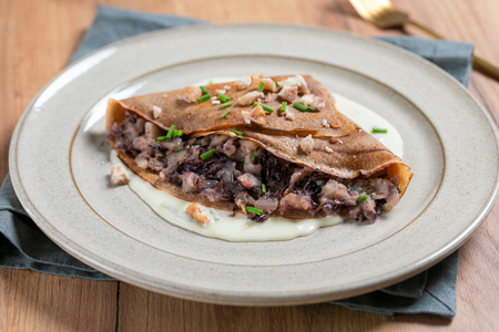 Crêpes aux châtaignes, radicchio et gorgonzola