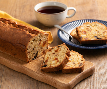 Cake épicé aux fruits secs, pruneaux et abricots