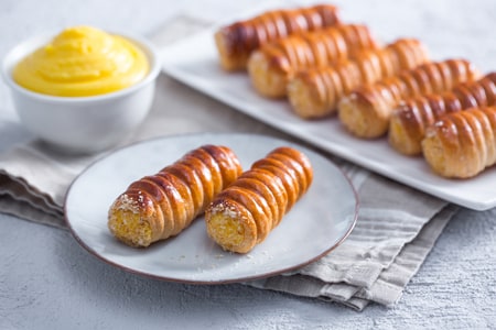 Cannoli feuilletés à la crème pâtissière
