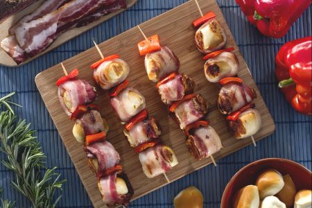Brochettes de scamorza fumée et poitrine