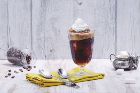 Granité de café avec crème chantilly