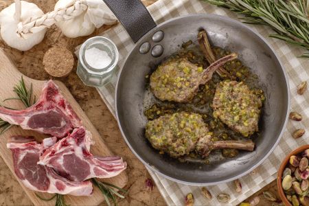 Côtelettes d'agneau en croûte de pistaches