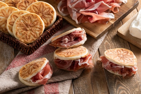 Tigelle jambon cru et crescenza