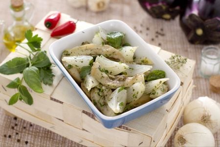 Aubergines et oignons au four