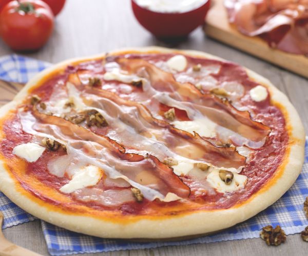 Pizza mascarpone speck et noix