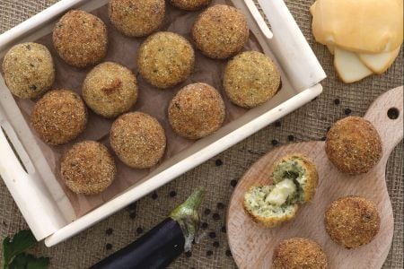 Boulettes d'aubergine au cœur de scamorza