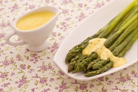 Asperges à la sauce sabayon salé