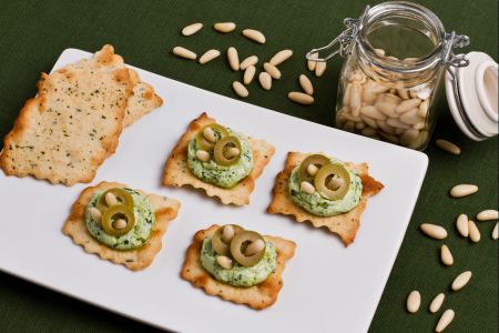 Feuilletés aux olives avec pesto et ricotta