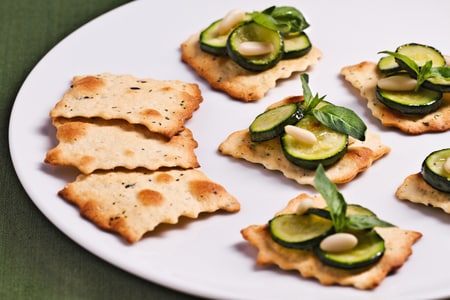 Feuilletés aux olives avec courgettes sautées