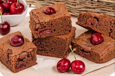 Gâteau au chocolat et cerises